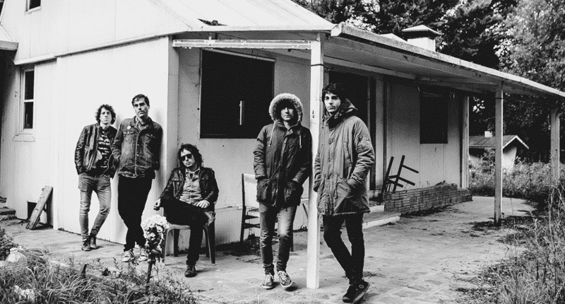 Stay anuncia split single junto a The Slinsghots