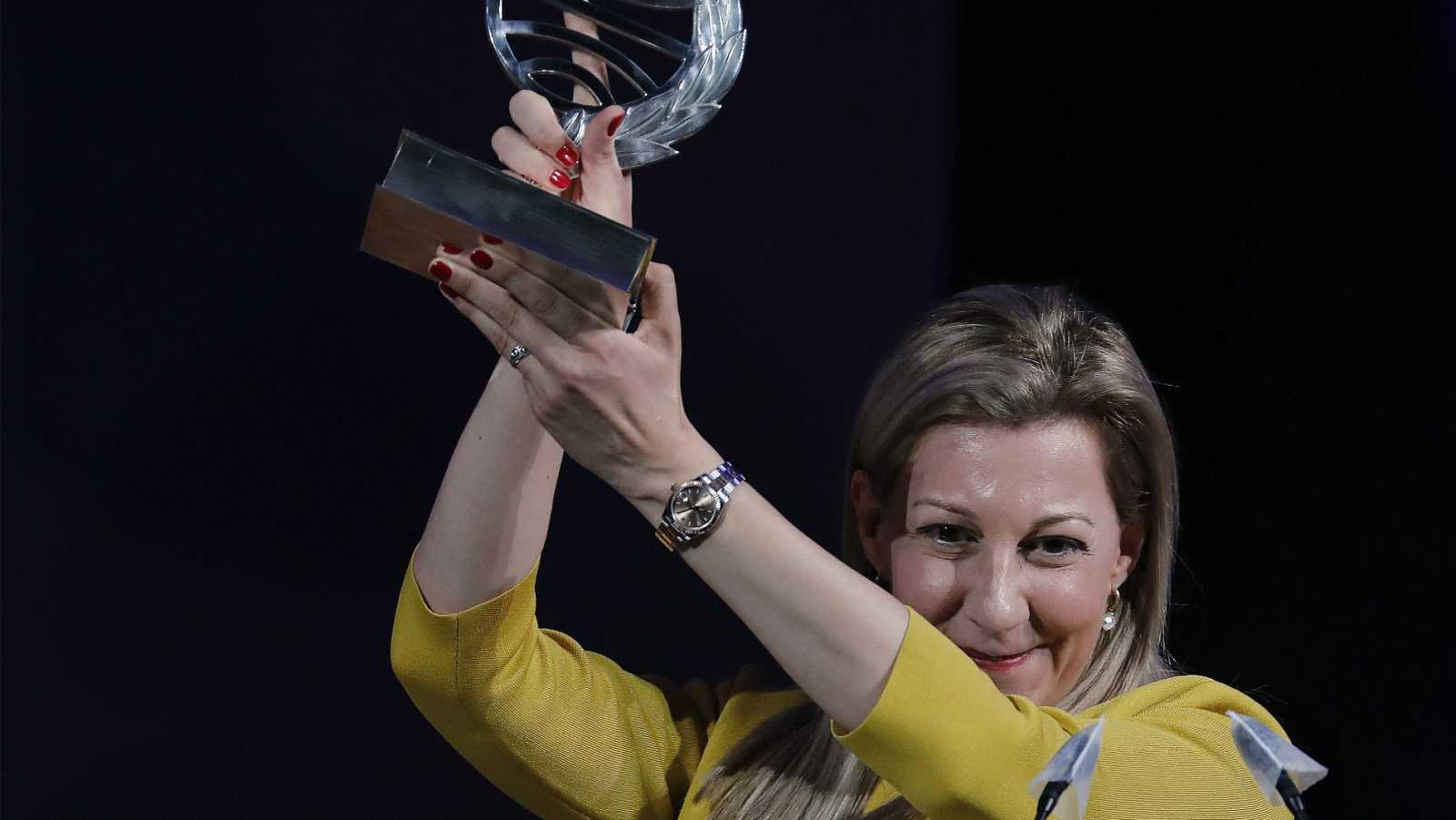 Eva García Sáenz de Urturi recibe el Premio Planeta
