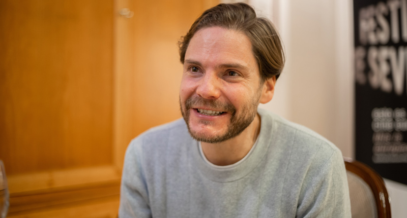 Daniel Brühl: “El tema más personal de mi película y la idea inicial es la gentrificación”
