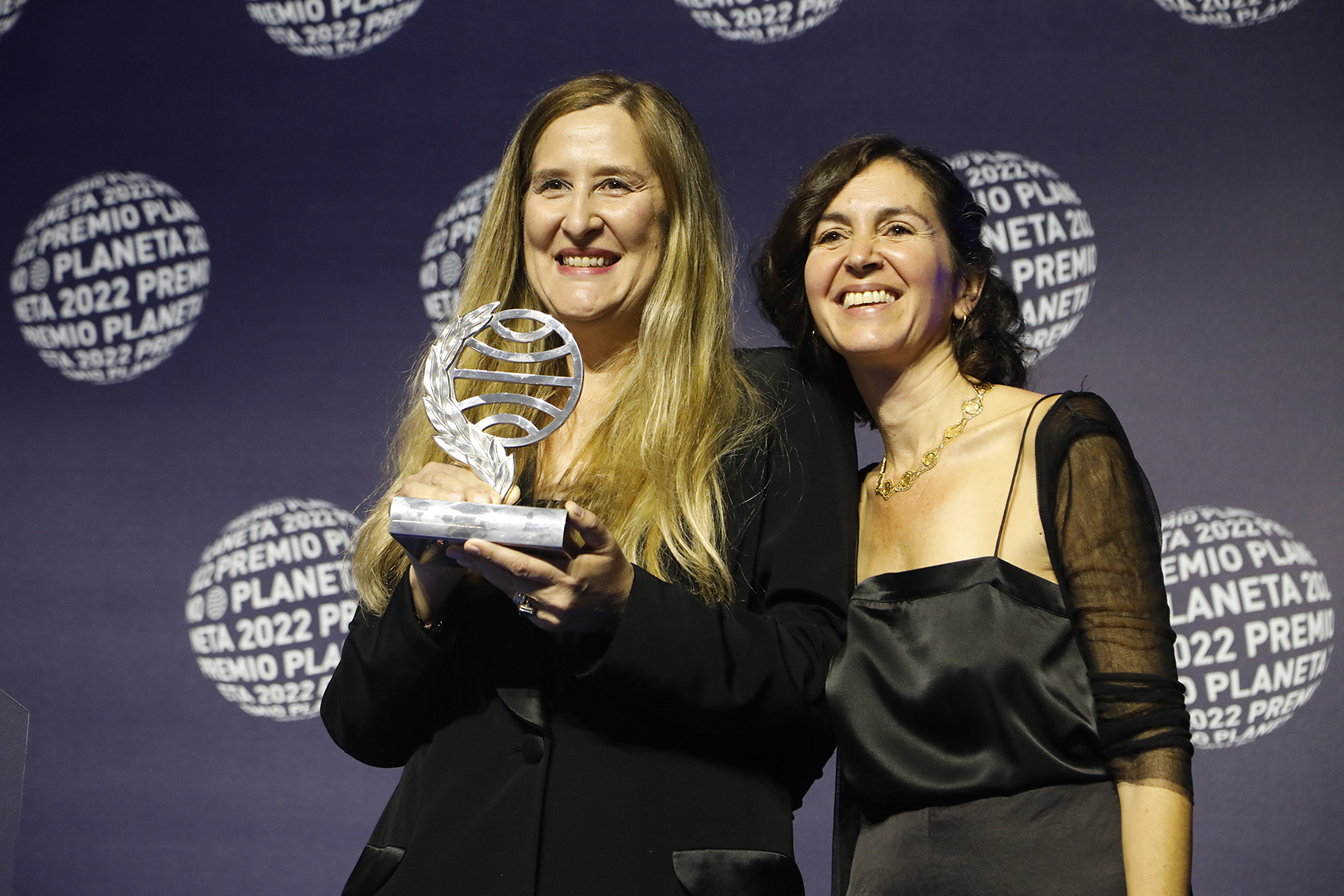 El Premio Planeta recibe a Gatrópolis: Luz Gabás y Cristina Campos comparten sus galardonadas novelas