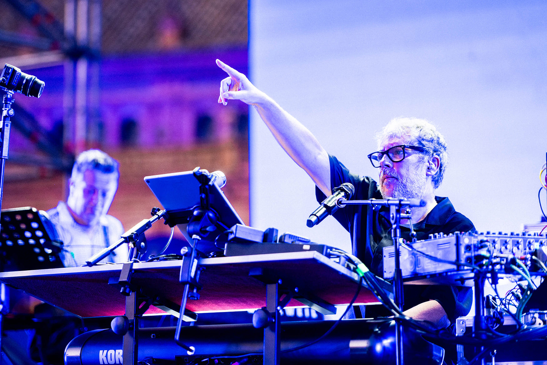 Iván Ferreiro y Love of Lesbian conmueven a Sevilla en una noche para el recuerdo