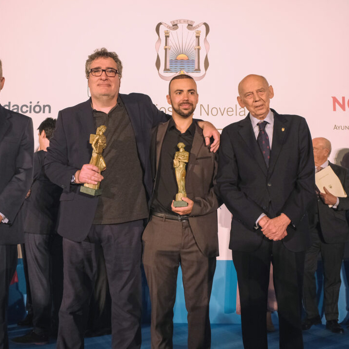 Soto Colás y Julio Peces Ruiz, ganadores de los premios de Novela Ateneo y Ateneo Joven de Sevilla