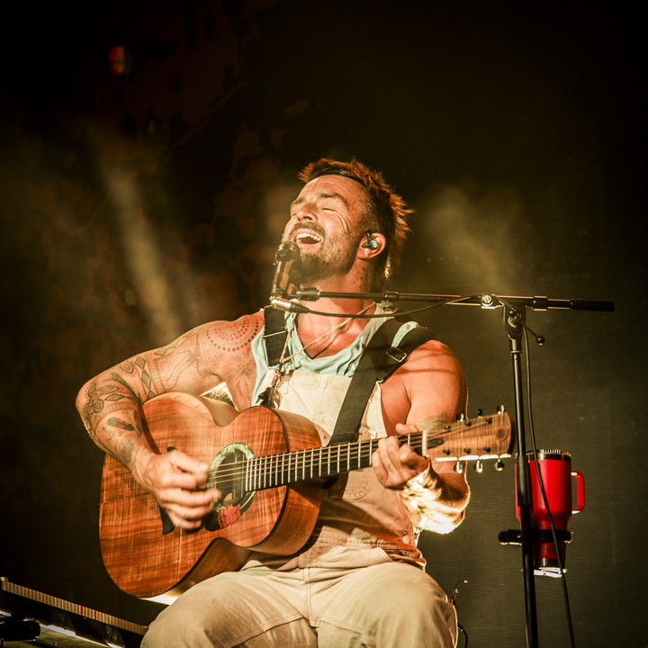 La magia de Xavier Rudd llenó el alma de Sevilla en el ciclo Insólito