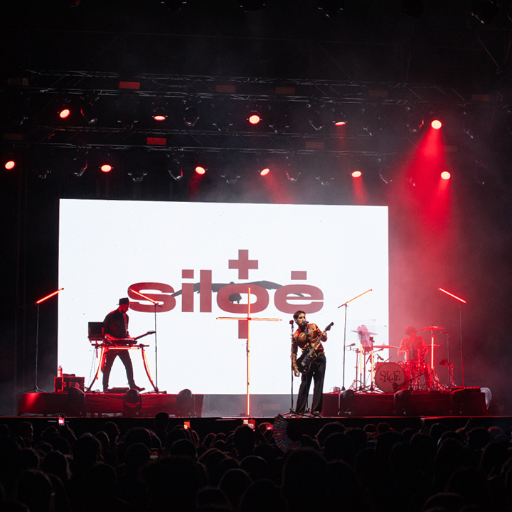 Siloé pregunta en Sevilla dónde está la niebla