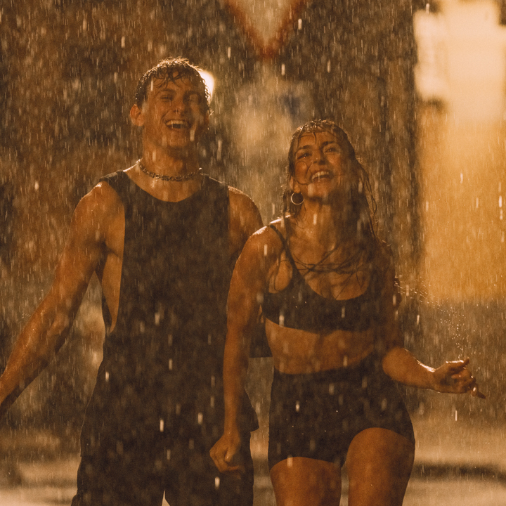 Todos los lados de la cama, entre la nostalgia y el futuro