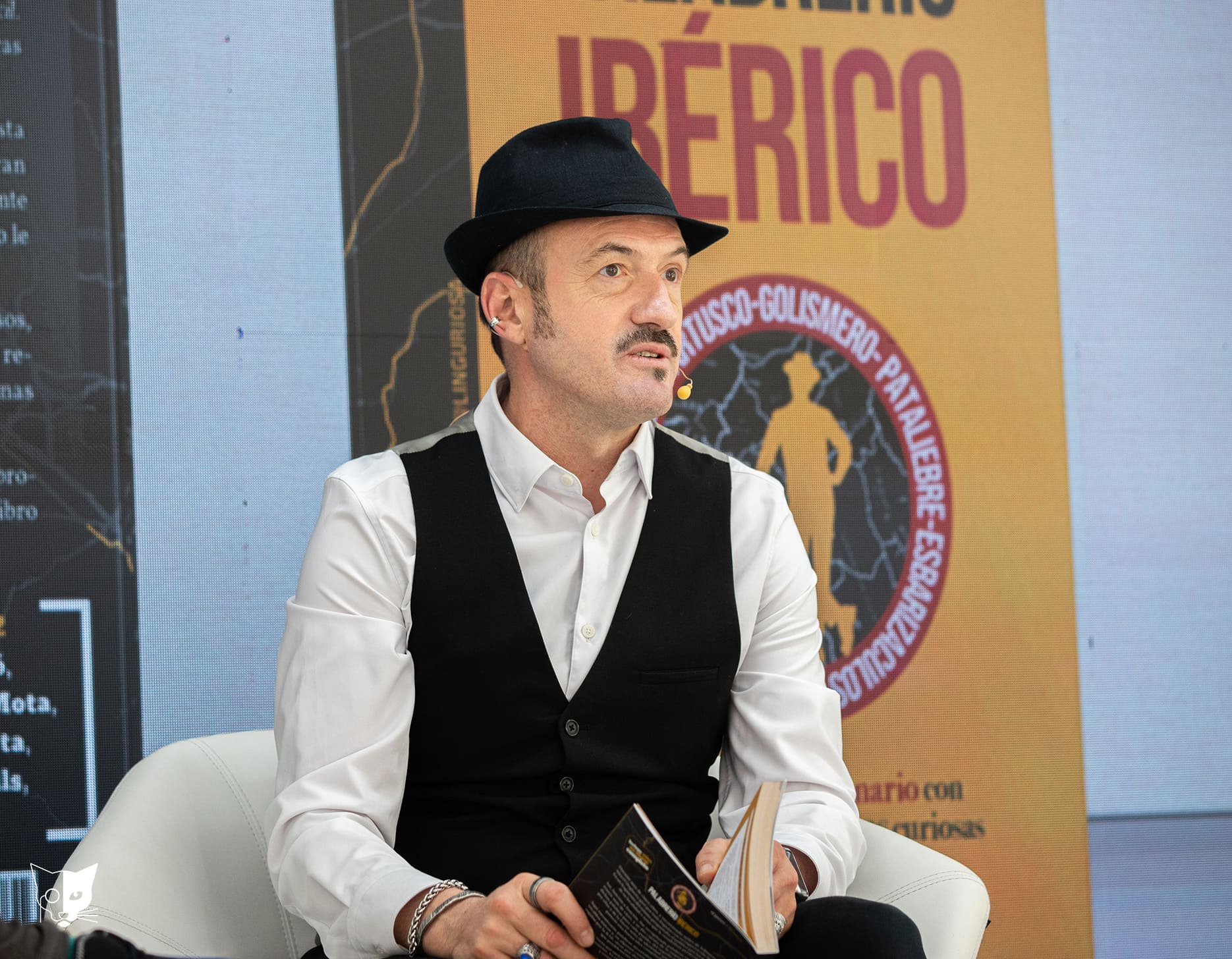 Alex O'Dogherty convierte el lenguaje popular en patrimonio con ‘Palabrerío Ibérico’