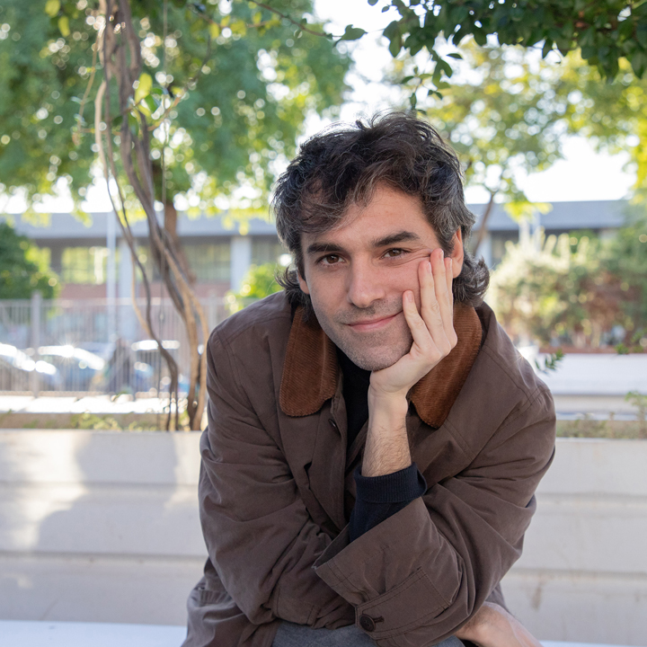 Juan Escribano Tamayo: “La cucaracha en el corto era una excusa para jugar con la metáfora de los olvidados, de las olvidadas”