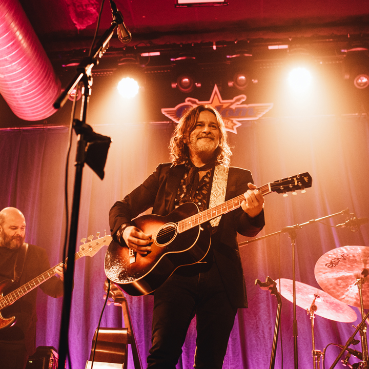 Quique González, el bagaje de los años y la solidez del presente