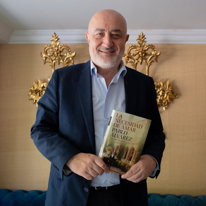 Pablo Álvarez: “Los años 80 eran como un aluvión de esperanza, teñida de negro con la pandemia del SIDA”